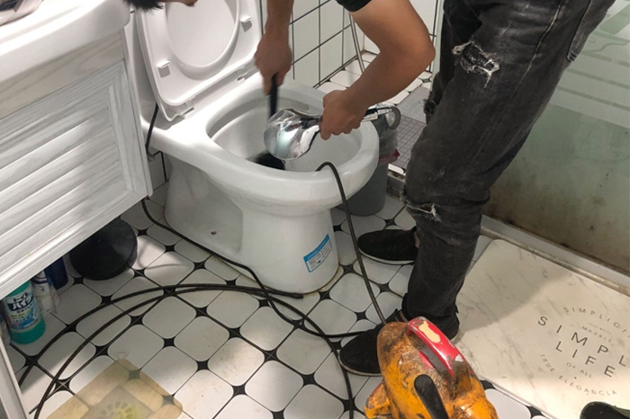 洋浦经济开发区马桶堵塞自己疏通还是找师傅？专业上门服务让你省时更省心